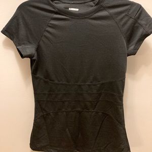 Lululemon black t shirt